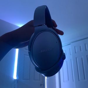 Bose noice canceling headphones (qc35)